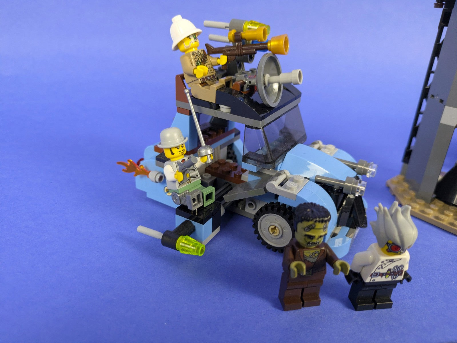Lego Monster Fighters: The Crazy Scientist & His Monster 9466