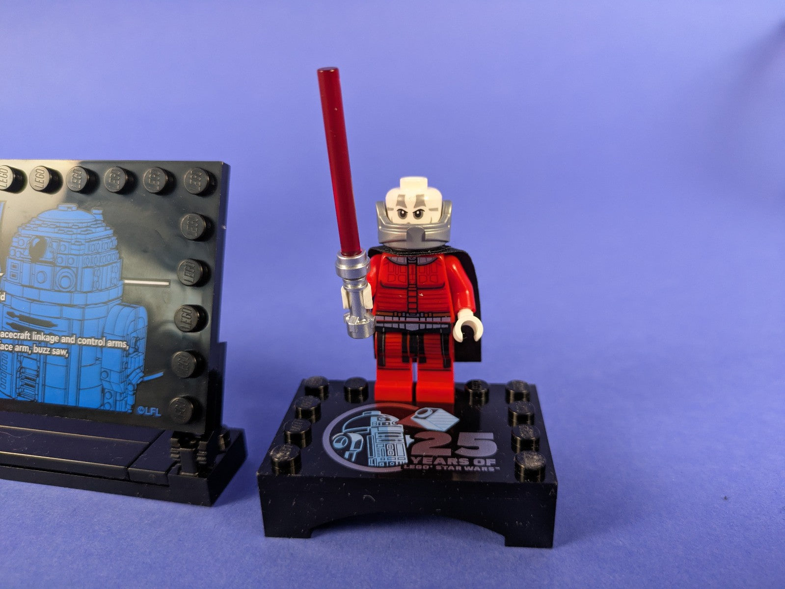 Lego Star Wars: Sculptures: R2-D2 Set 75379 Complete Set