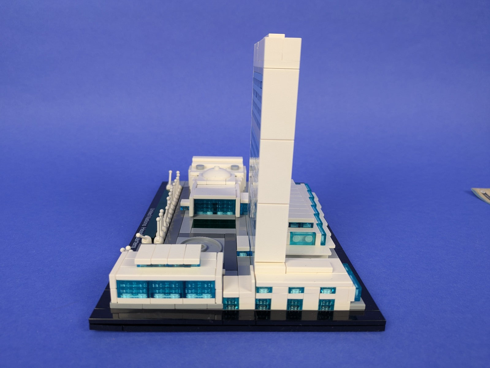 Lego Architecture: United Nations Headquarters Set 21018 - Set Only
