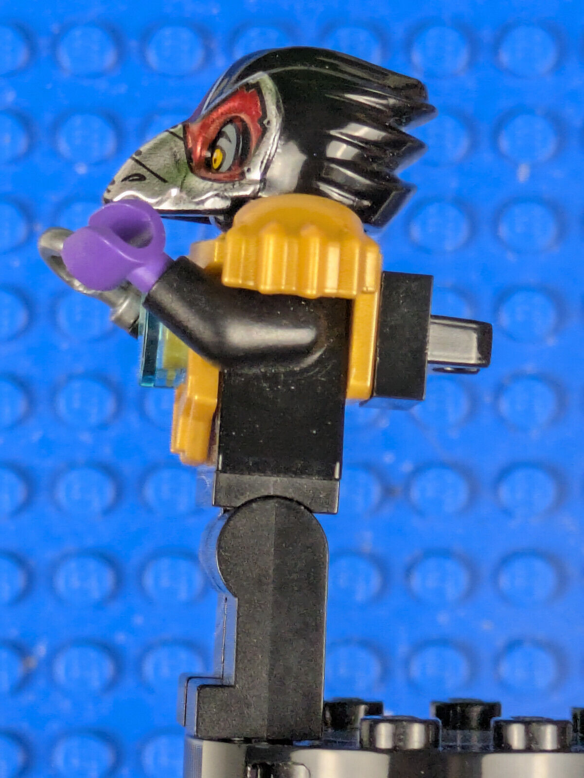 Lego LEGENDS OF CHIMA: Razar- Pearl Gold Armor loc042 Set 70010