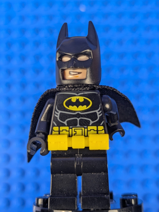 Lego Super Heroes: Batman - Black Suit with Yellow Belt sh0016b Set 77903