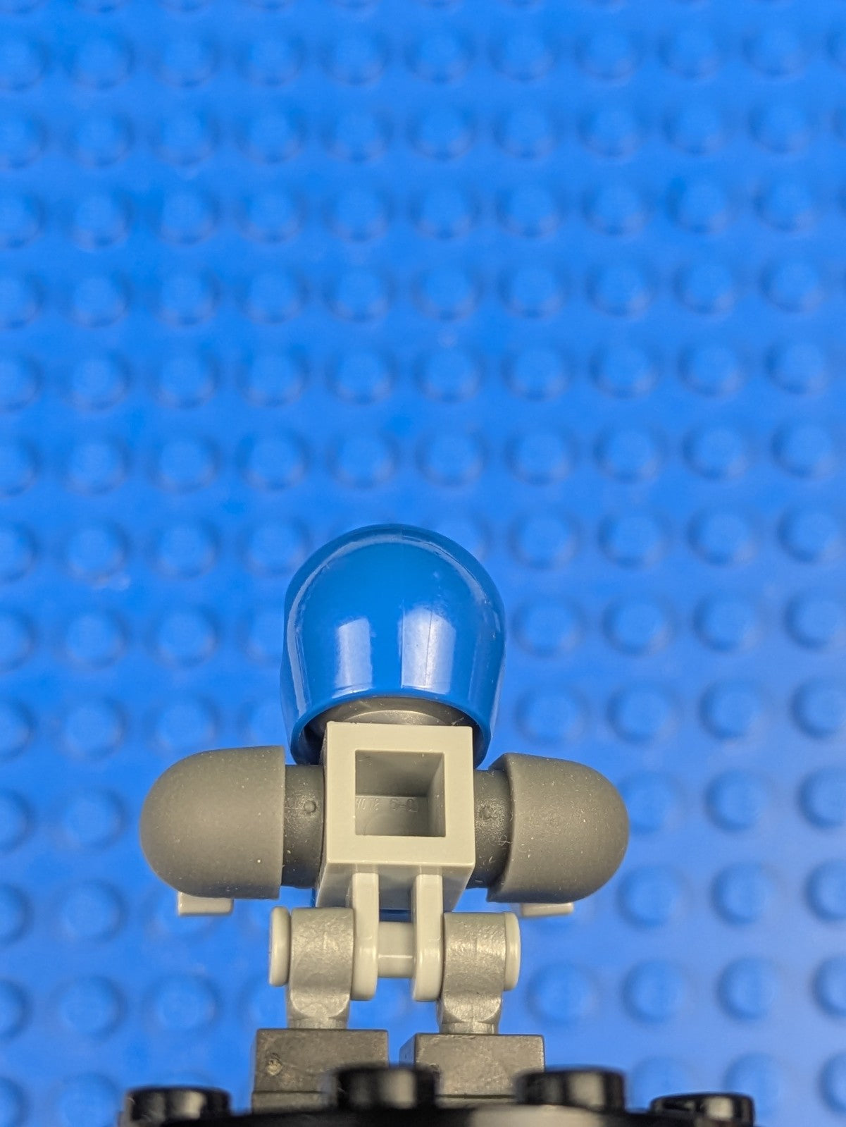 Lego NEXO KNIGHTS: Clay Bot - Dark Bluish Gray Shoulders nex090 Set 70351