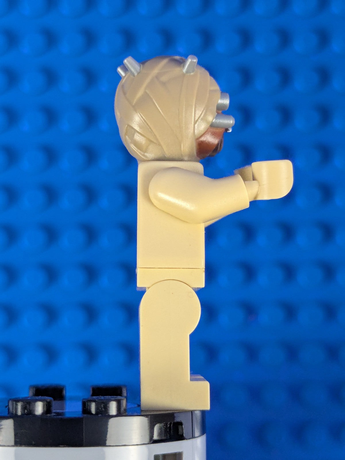 Lego Star Wars: Tusken Raider - Dark Tan Head Crossed Belts sw0620 Set 75081