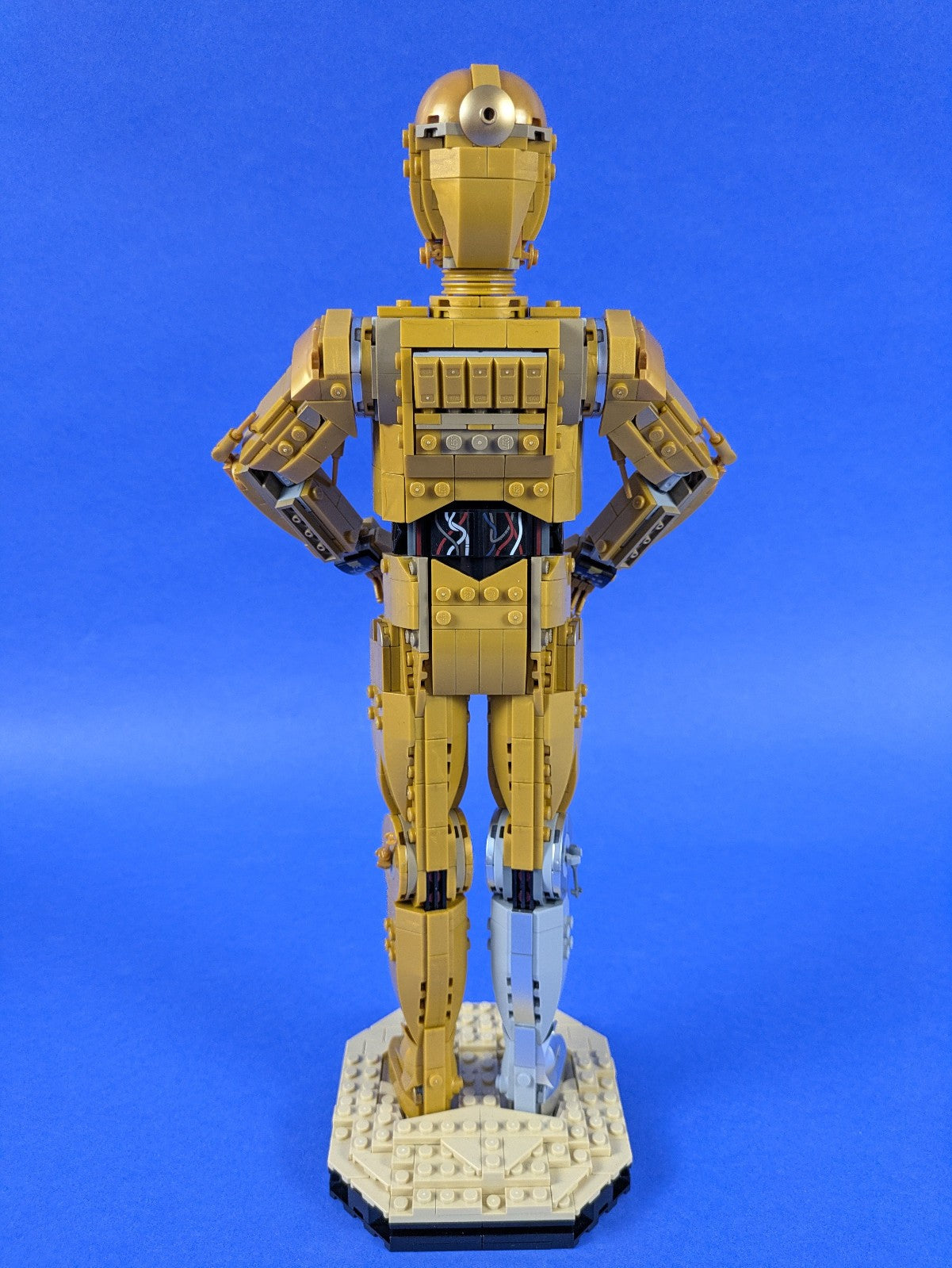 Lego Star Wars: Sculptures: C-3PO Set 75398 Complete Set