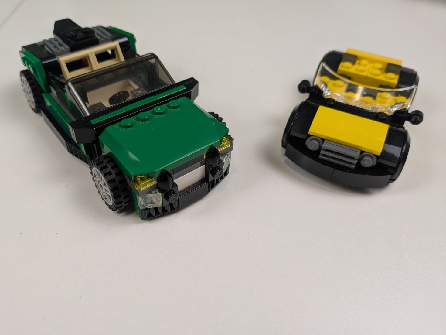 Lego Super Heroes: Green Vehicle (76004) & Yellow Vehicle (76002)