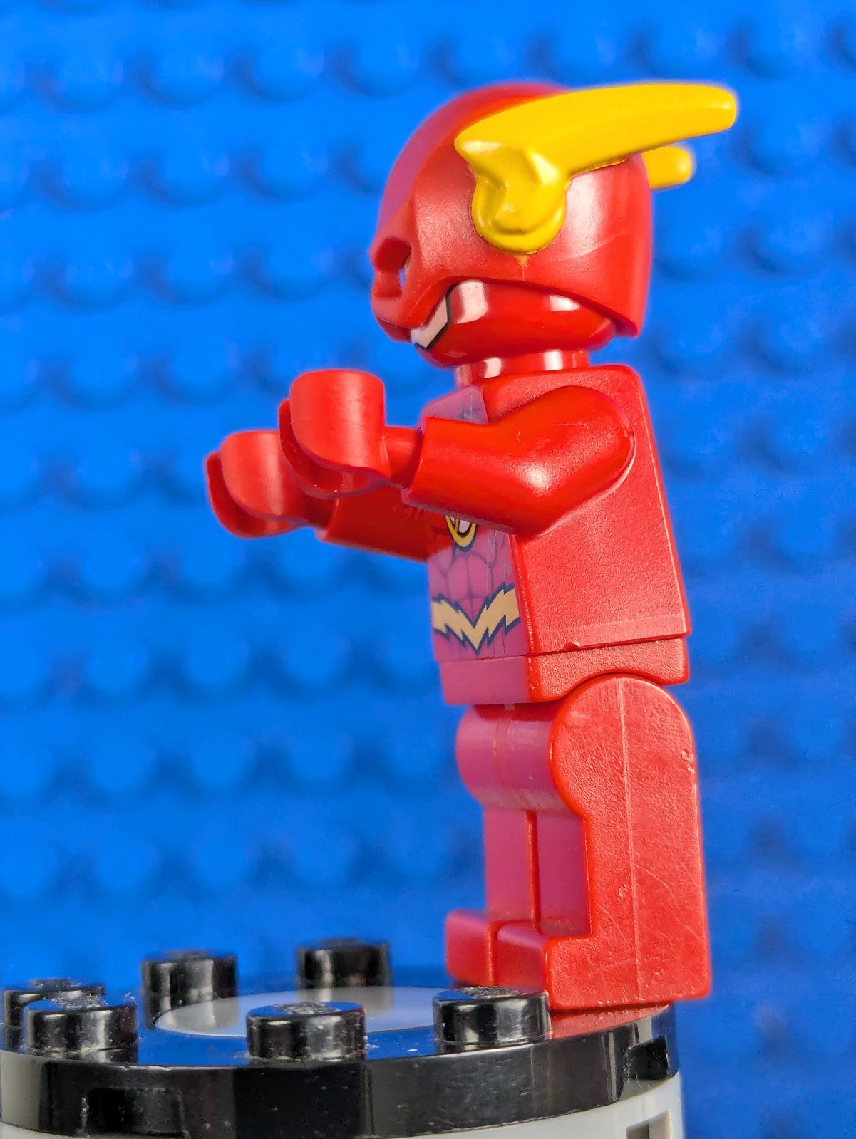 Lego Super Heroes: The Flash - Gold Outlines on Chest sh0473 Set 76098