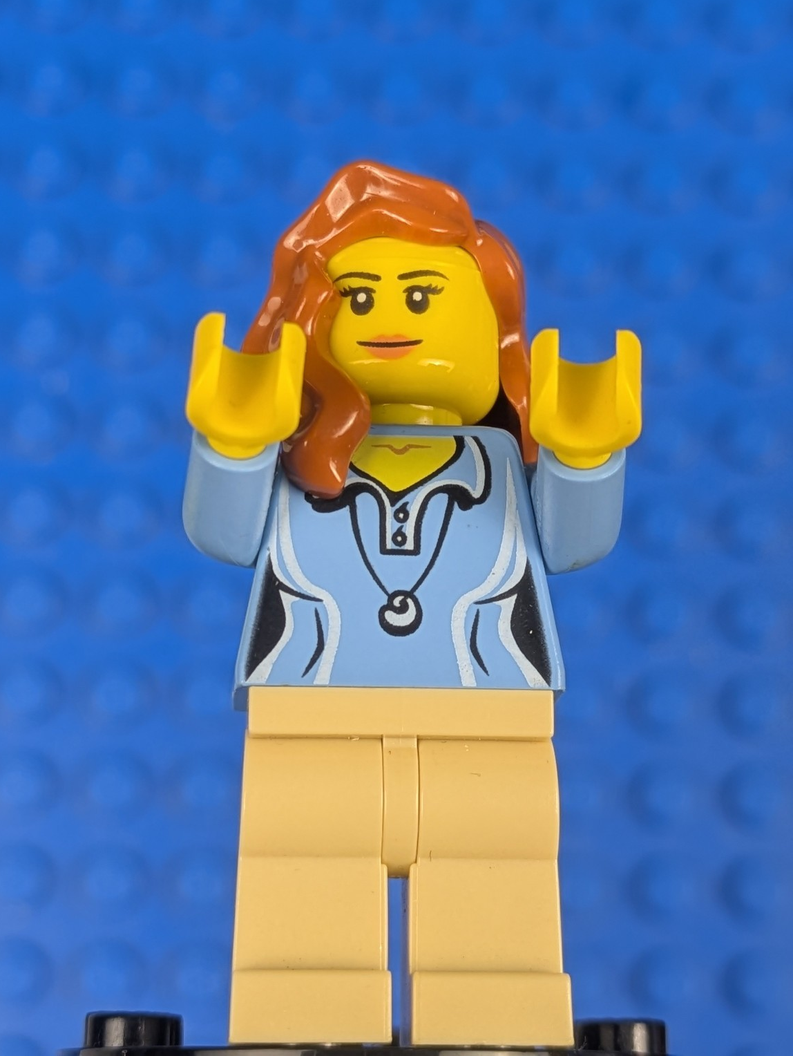Lego City: Town: Medium Blue Female Shirt twn189 Set 10243