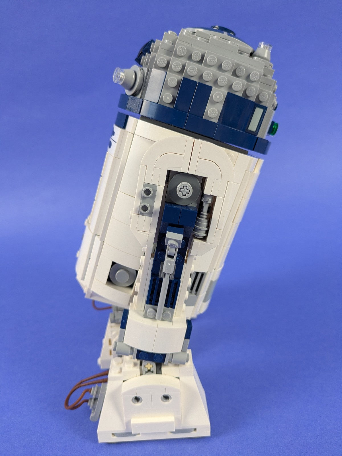 Lego Star Wars: Sculptures: R2-D2 Set 75379 Complete Set