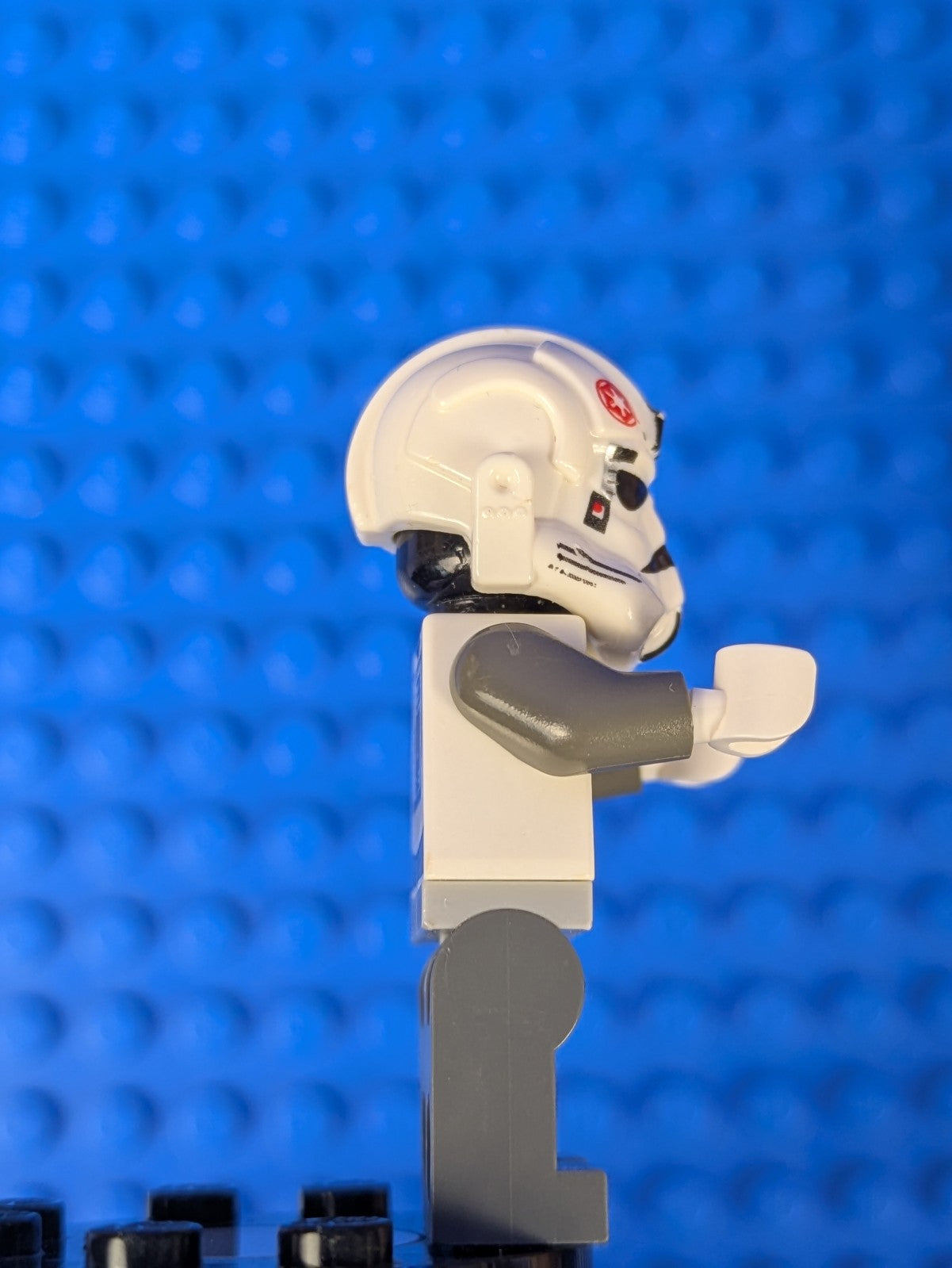 Lego Star Wars: AT-AT Driver - Red Imperial Logo sw0262 Set 8129