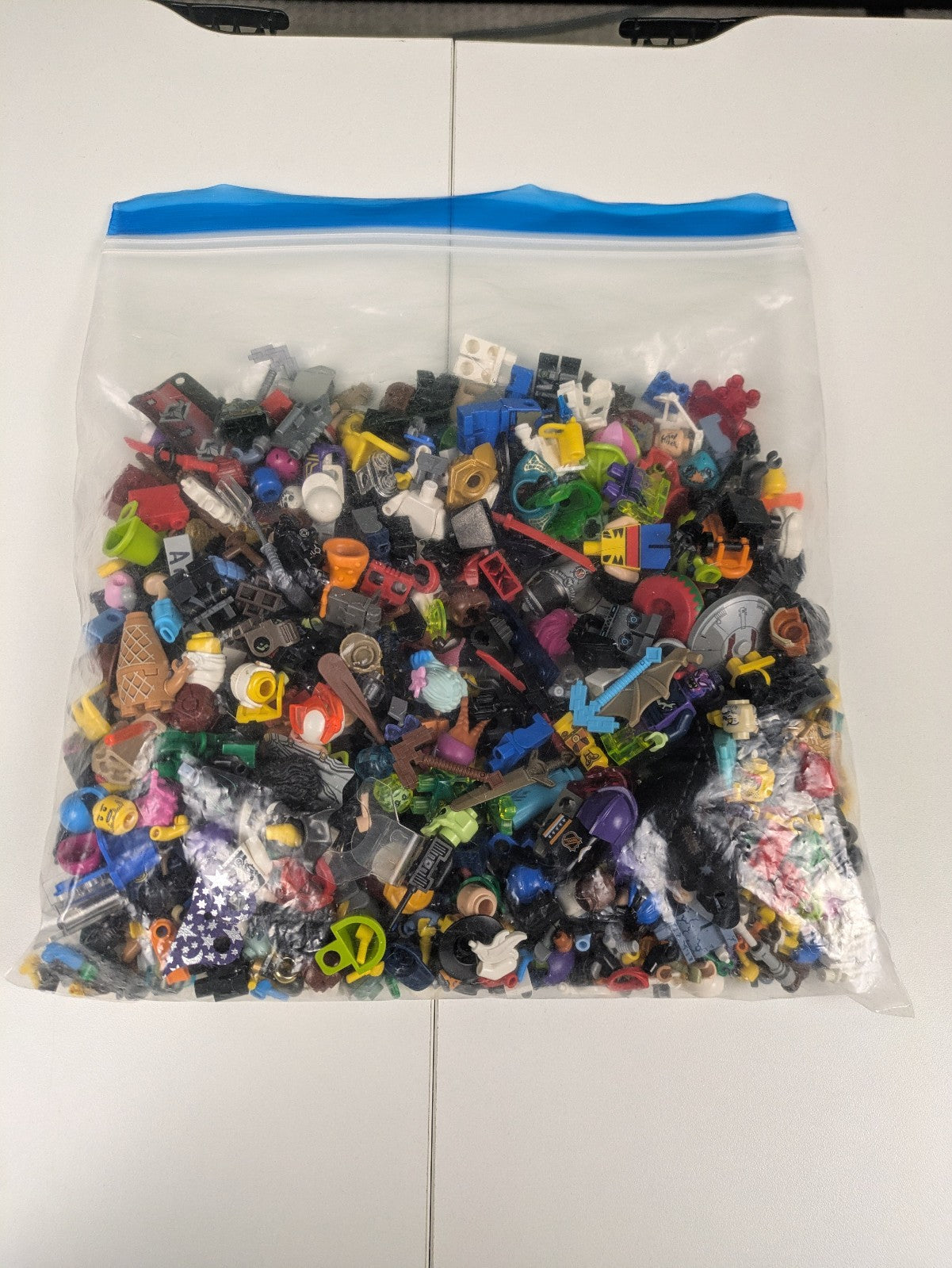 Lego Bundle Set: Random Assorted Authentic Minifigures/Animals/Parts/Pieces 2LB!