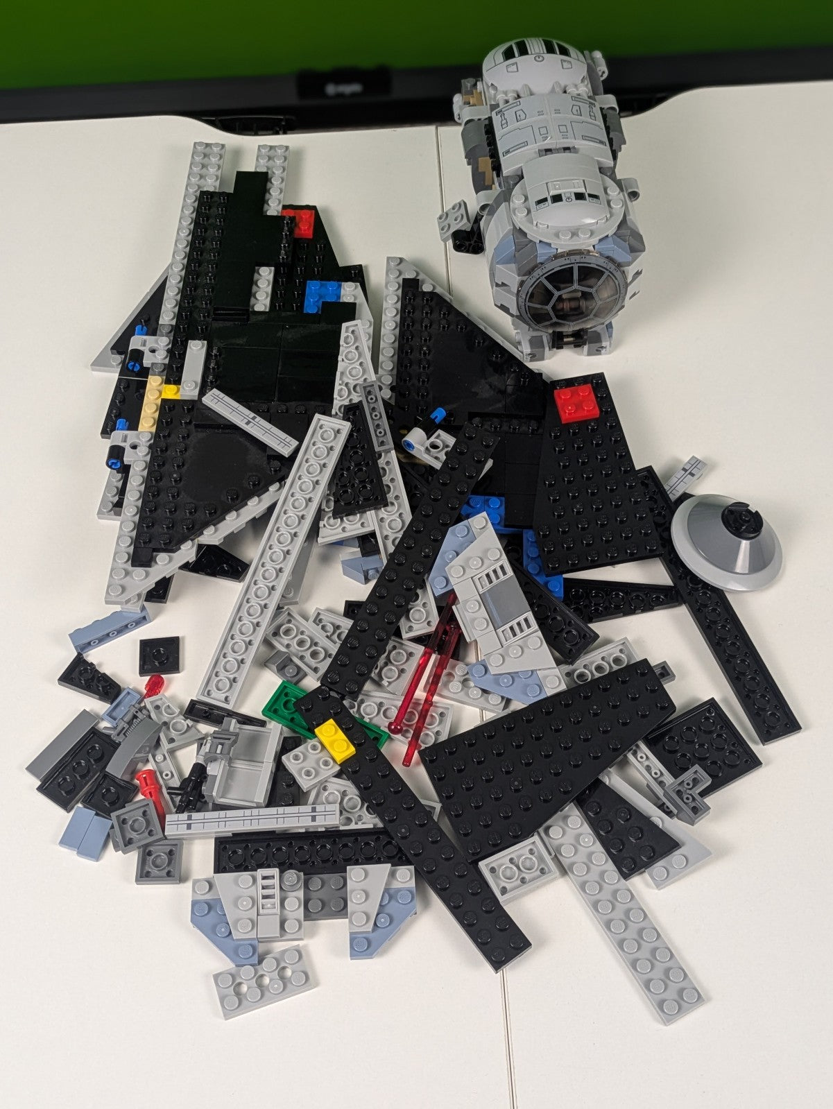 Lego Star Wars: Rogue One: TIE Striker Set 75154 - Complete Set