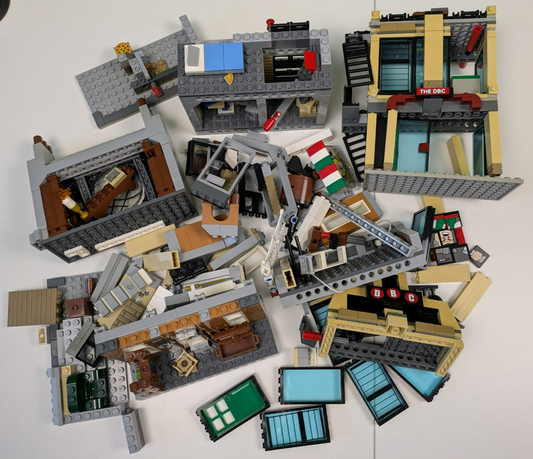 Lego Super Heroes: Ultimate Spider-Man Daily Bugle Showdown Incomplete Set 76005