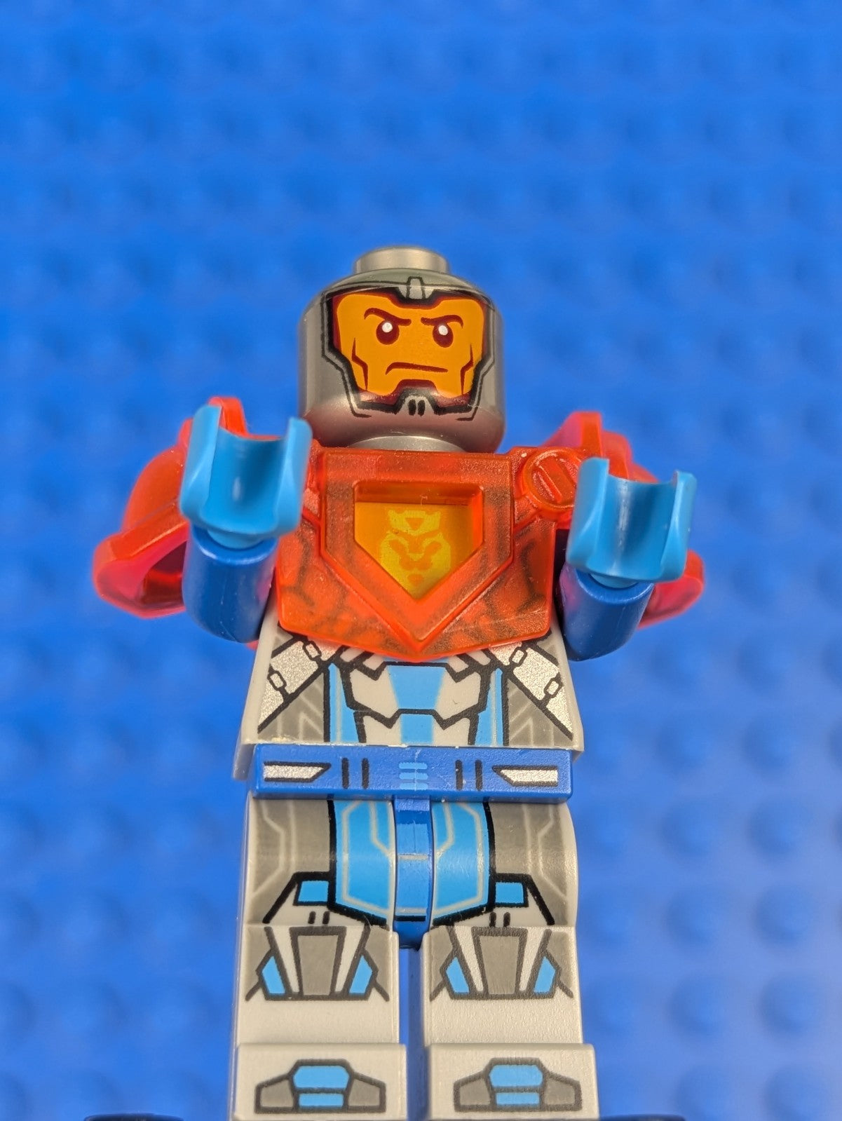 Lego NEXO KNIGHTS: Royal Soldier / King's Guard nex122 Set 70357