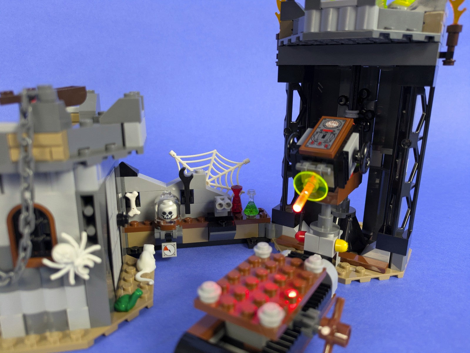 Lego Monster Fighters: The Crazy Scientist & His Monster 9466