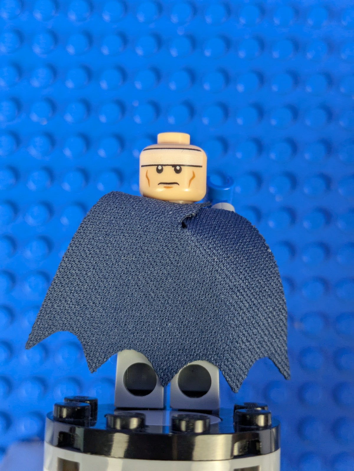 Lego Super Heroes: Batman - Light Bluish Gray Suit sh0111 Sets 10672, 10724