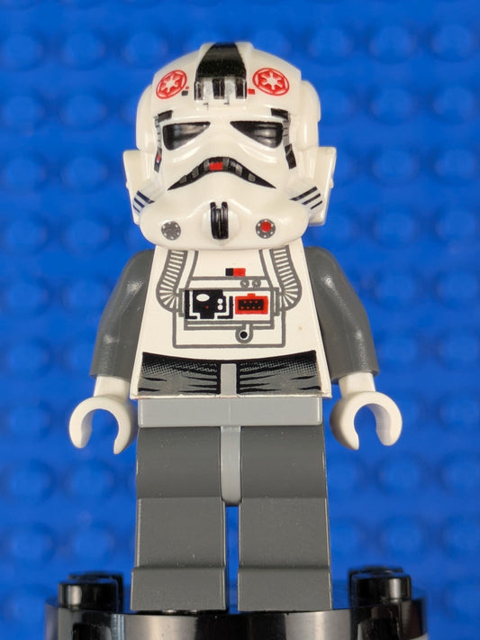Lego Star Wars: AT-AT Driver - Red Imperial Logo sw0262 Sets 8129, 8084