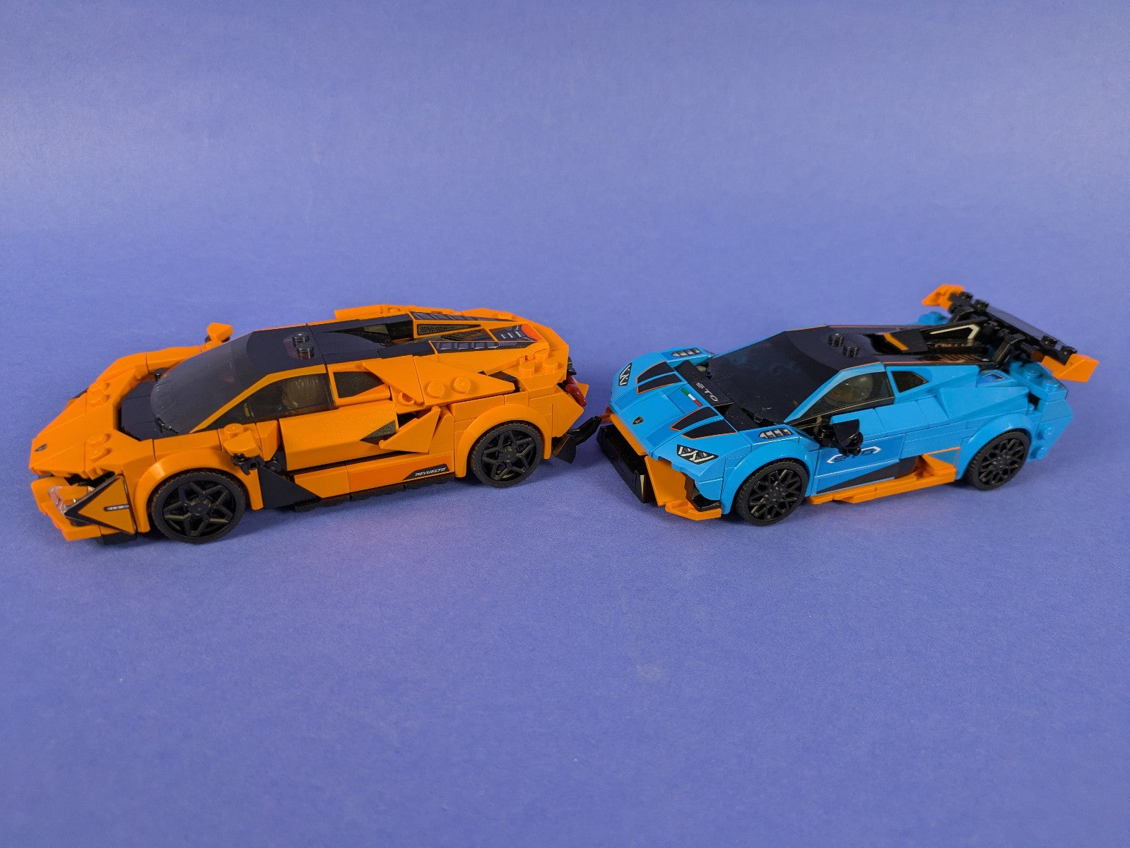 Lego SPEED CHAMPIONS: Lamborghini Revuelto & Lamborghini Huracán STO Set 77238