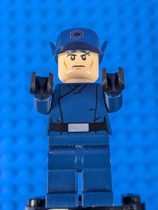 Lego Star Wars: First Order Officer (Colonel Erich S. Datoo) sw0832 Set 75166
