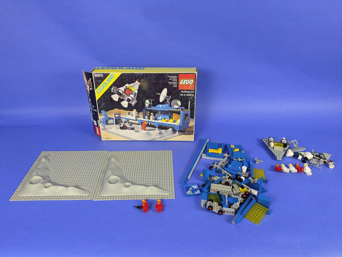 Lego Space: Classic Space: Beta-1 Command Base 6970 & Mobile Rocket Launcher 897