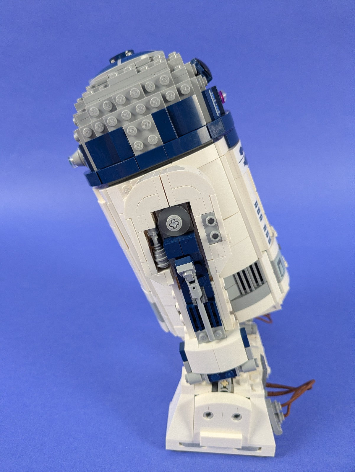 Lego Star Wars: Sculptures: R2-D2 Set 75379 Complete Set