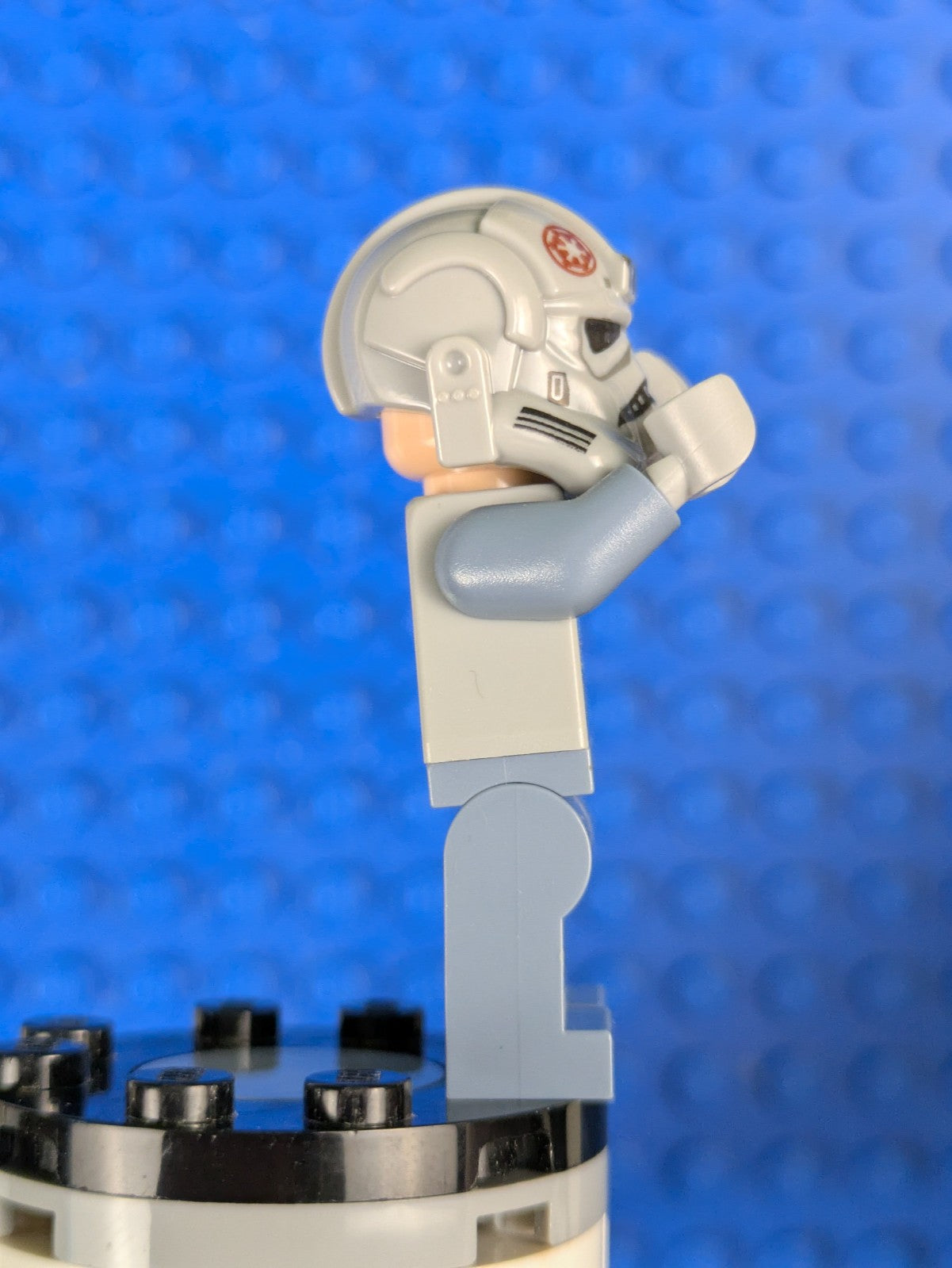 Lego Star Wars: AT-AT Driver - Dark Red Imperial Logo sw1104 Set 75288