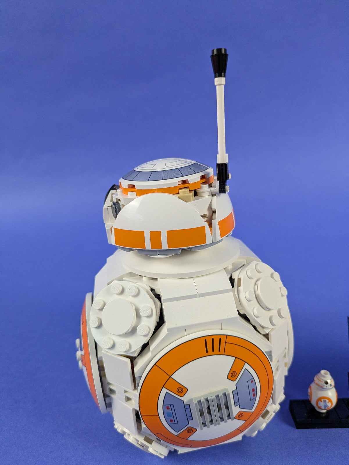 Lego Star Wars: Sculptures: BB-8 Set 75452 Complete Set