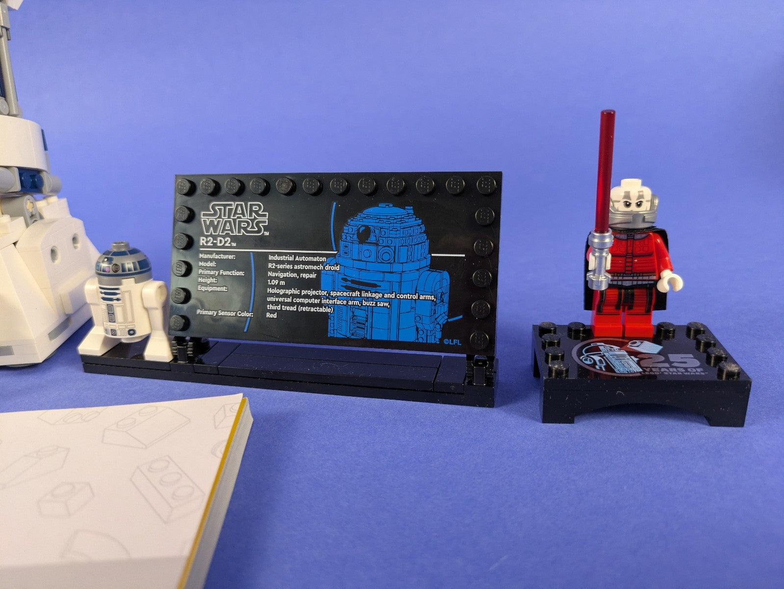 Lego Star Wars: Sculptures: R2-D2 Set 75379 Complete Set
