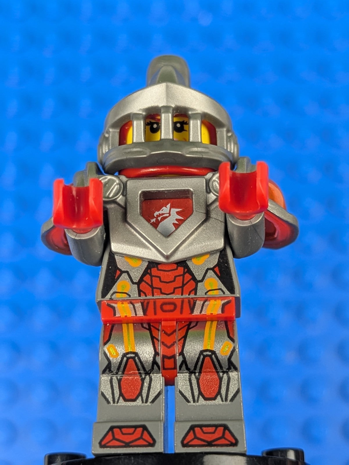 Lego NEXO KNIGHTS: Macy Halbert - Flat Silver Visor and Armor nex016 Set 70323