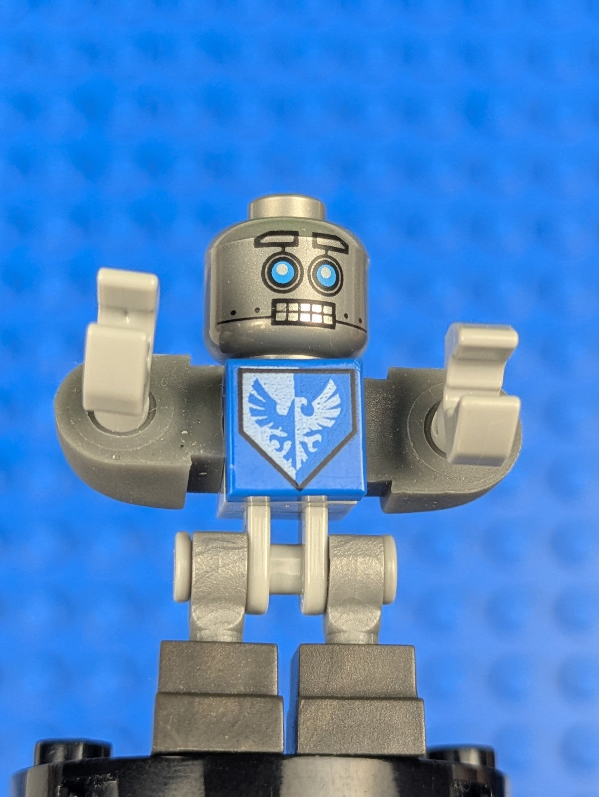 Lego NEXO KNIGHTS: Clay Bot - Dark Bluish Gray Shoulders nex090 Set 70351