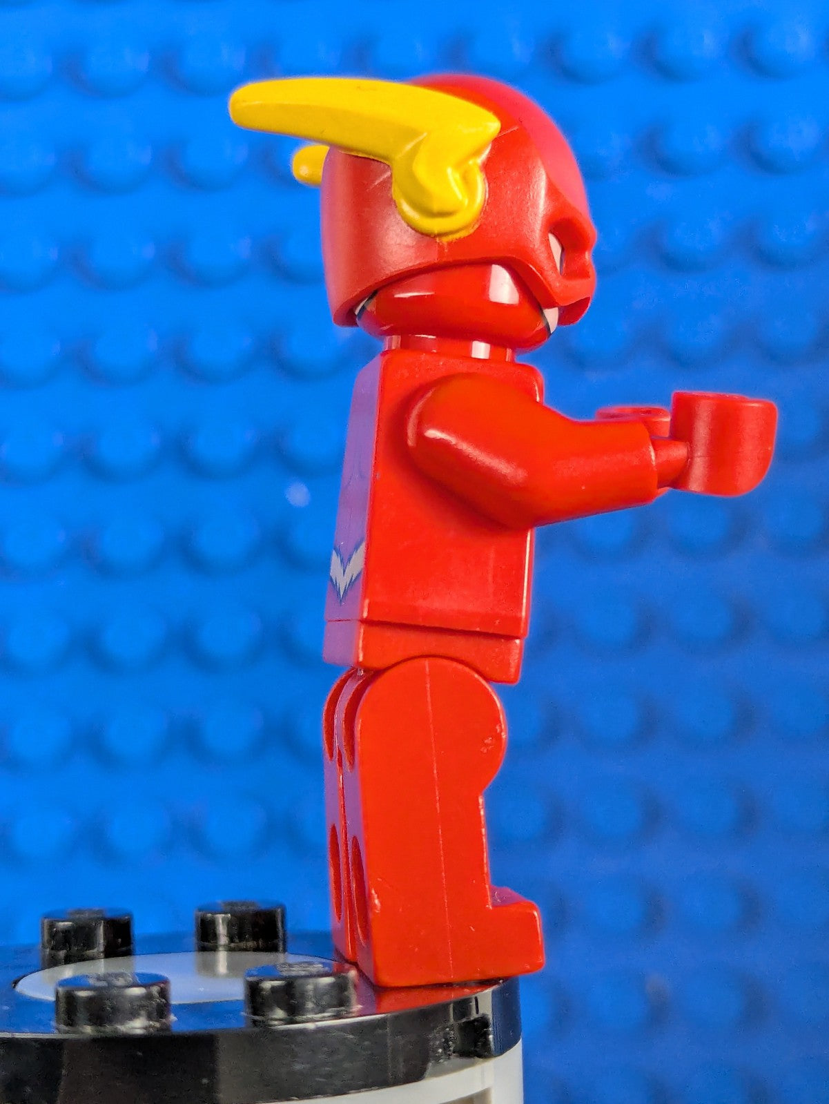 Lego Super Heroes: The Flash - Gold Outlines on Chest sh0473 Set 76098