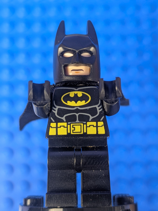 Lego Super Heroes: Batman - Black Suit with Yellow Belt sh0016b Set 77903