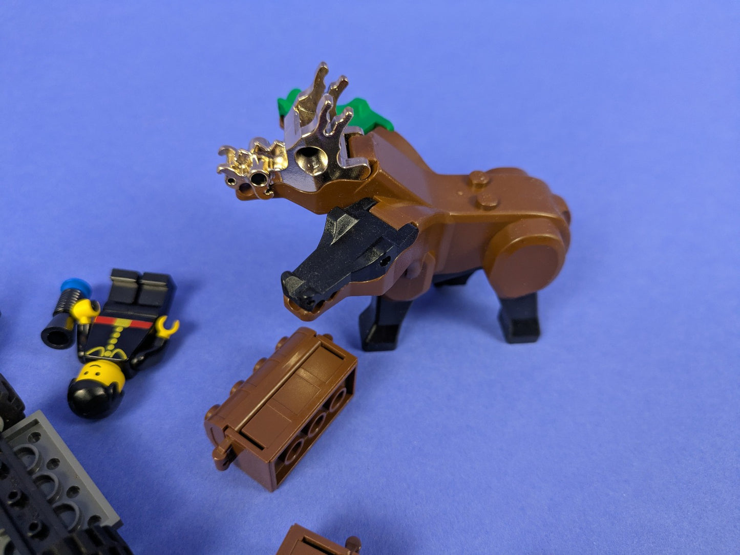 LEGO Assorted Minifigure and Random Parts/Pieces Bundle Lot - 11.9 oz
