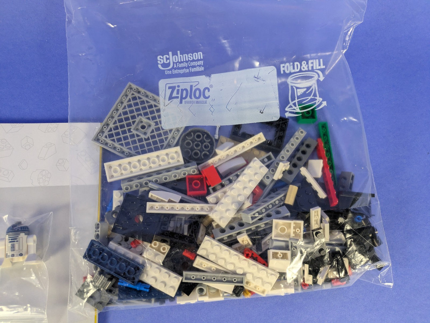 Lego Star Wars: Sculptures: R2-D2 Set 75379 Incomplete Set