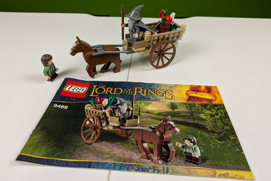 Lego The Hobbit and The Lord of the Rings: Gandalf Arrives Set 9469