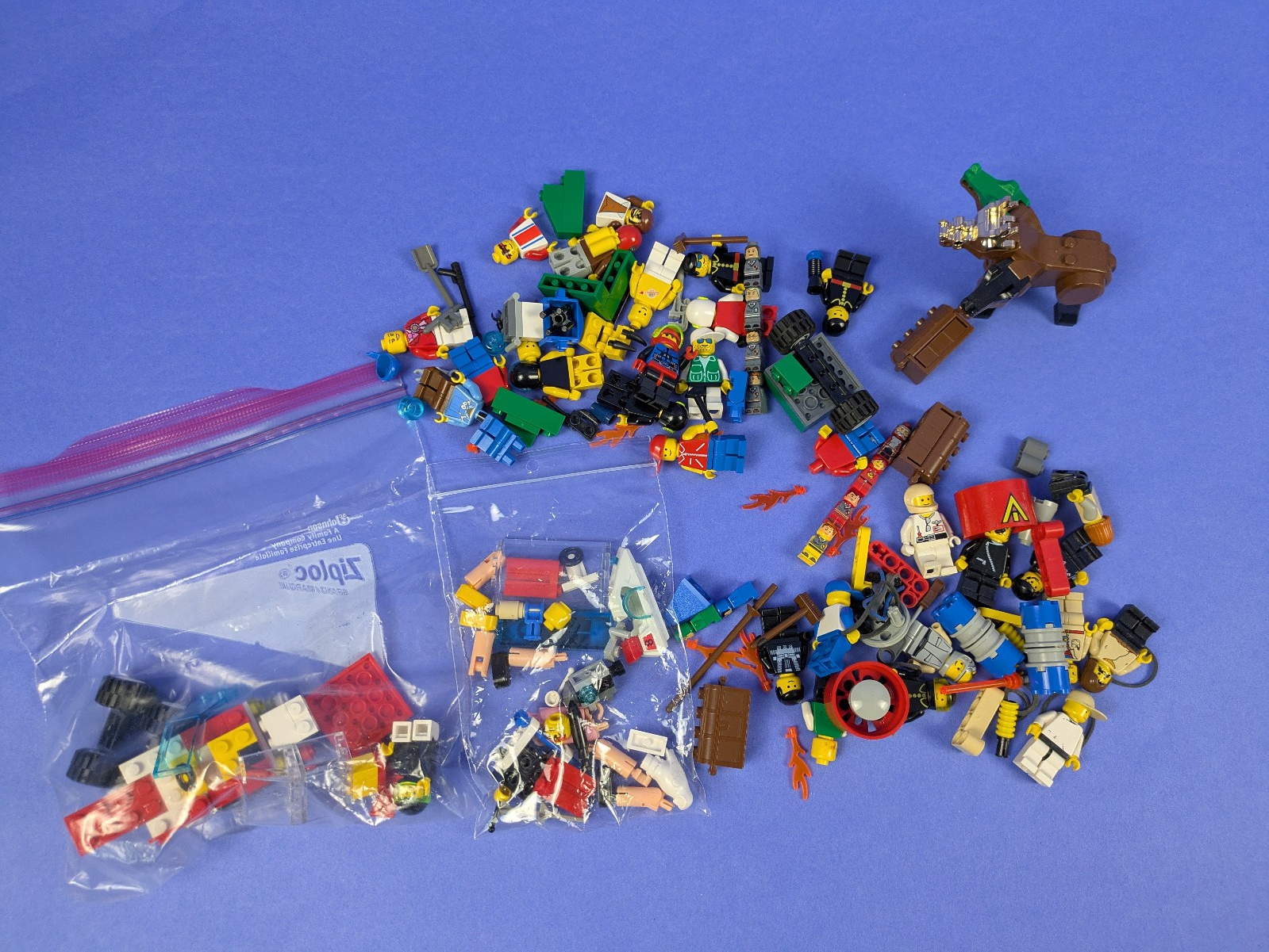 LEGO Assorted Minifigure and Random Parts/Pieces Bundle Lot - 11.9 oz