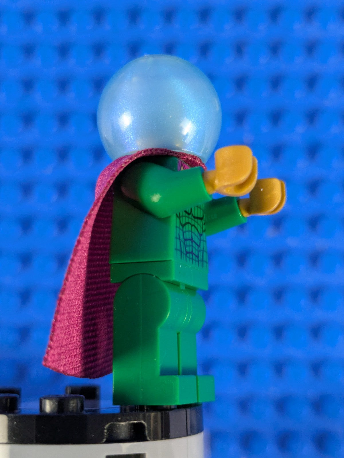Lego Super Heroes: Spider-Man: Mysterio Light Bluish Gray Head sh0681 Set 76174