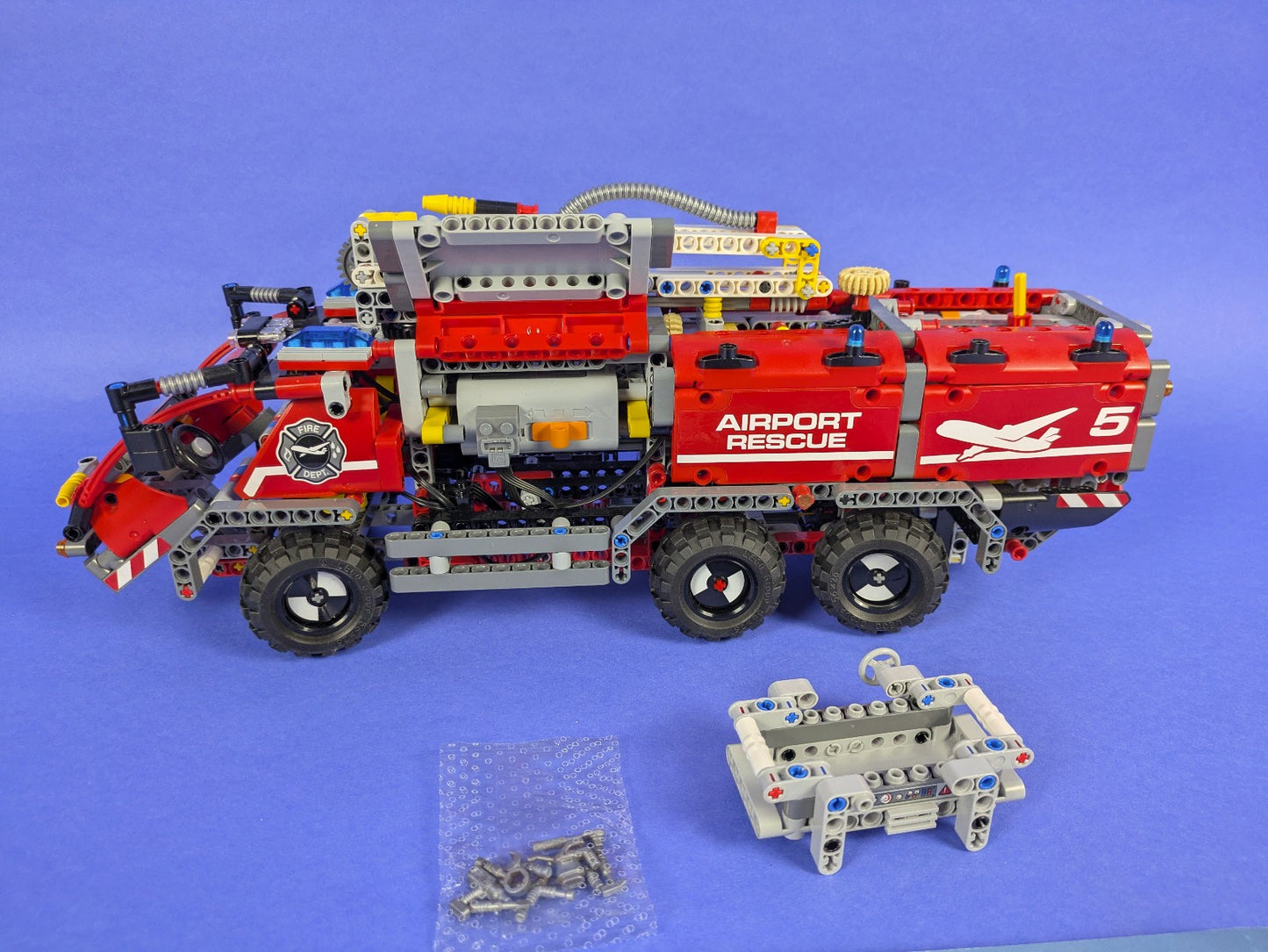 Lego Technic: Model: Fire: Airport Rescue Vehicle 42068