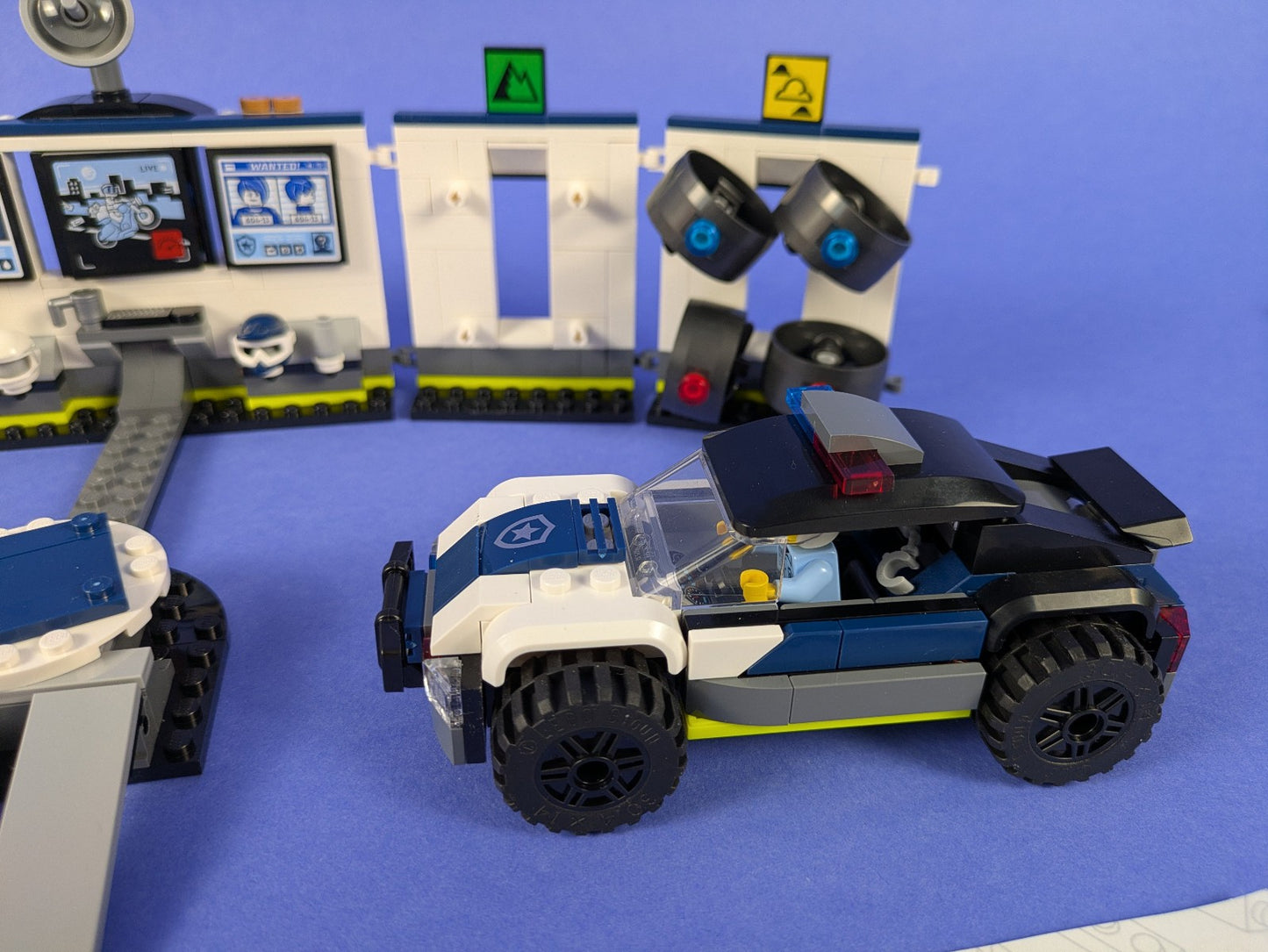 Lego Town: City: Police: Custom Police Garage Set 60457 Complete Set