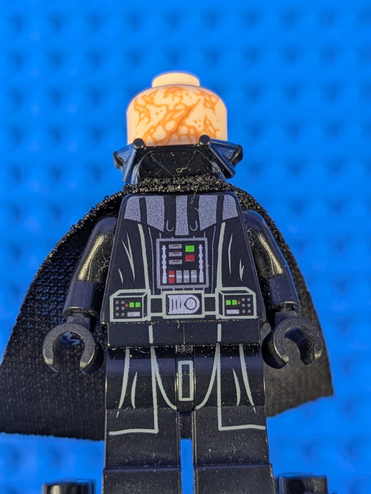 Lego Star Wars: Darth Vader (Light Nougat Head, Plain Arms) sw0834 Set 75183