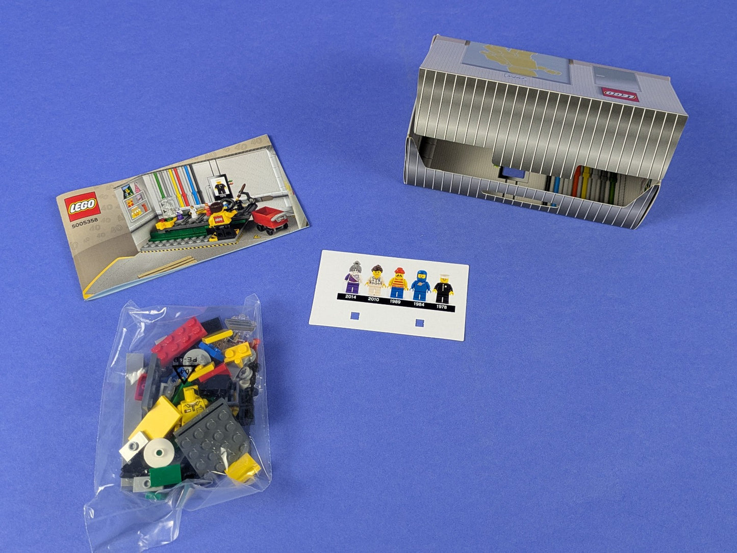 Lego LEGO Brand: LEGO Brand Store: Minifigure Factory Set 5005358 BRAND NEW