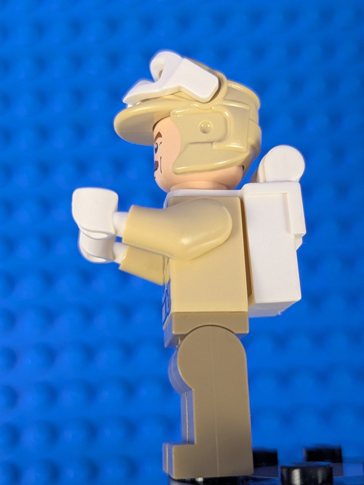 Lego Star Wars: Hoth Rebel Trooper Tan Uniform (Moustache) sw0425 Set 9509