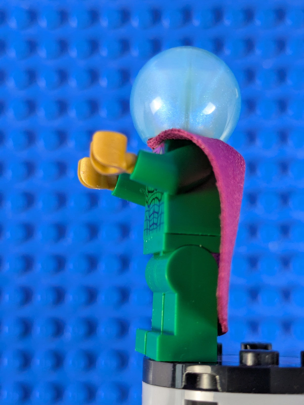 Lego Super Heroes: Spider-Man: Mysterio Light Bluish Gray Head sh0681 Set 76174