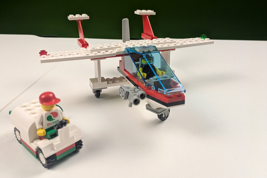 Lego Town: Classic Town: Airport: Gas N' Go Flyer Set 6341 - Complete Set