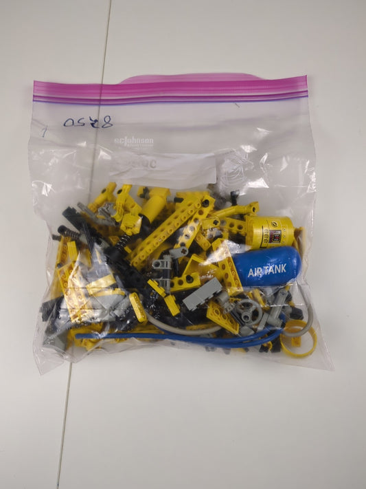 Lego Technic: Search Sub 8250 - w/ Instructions