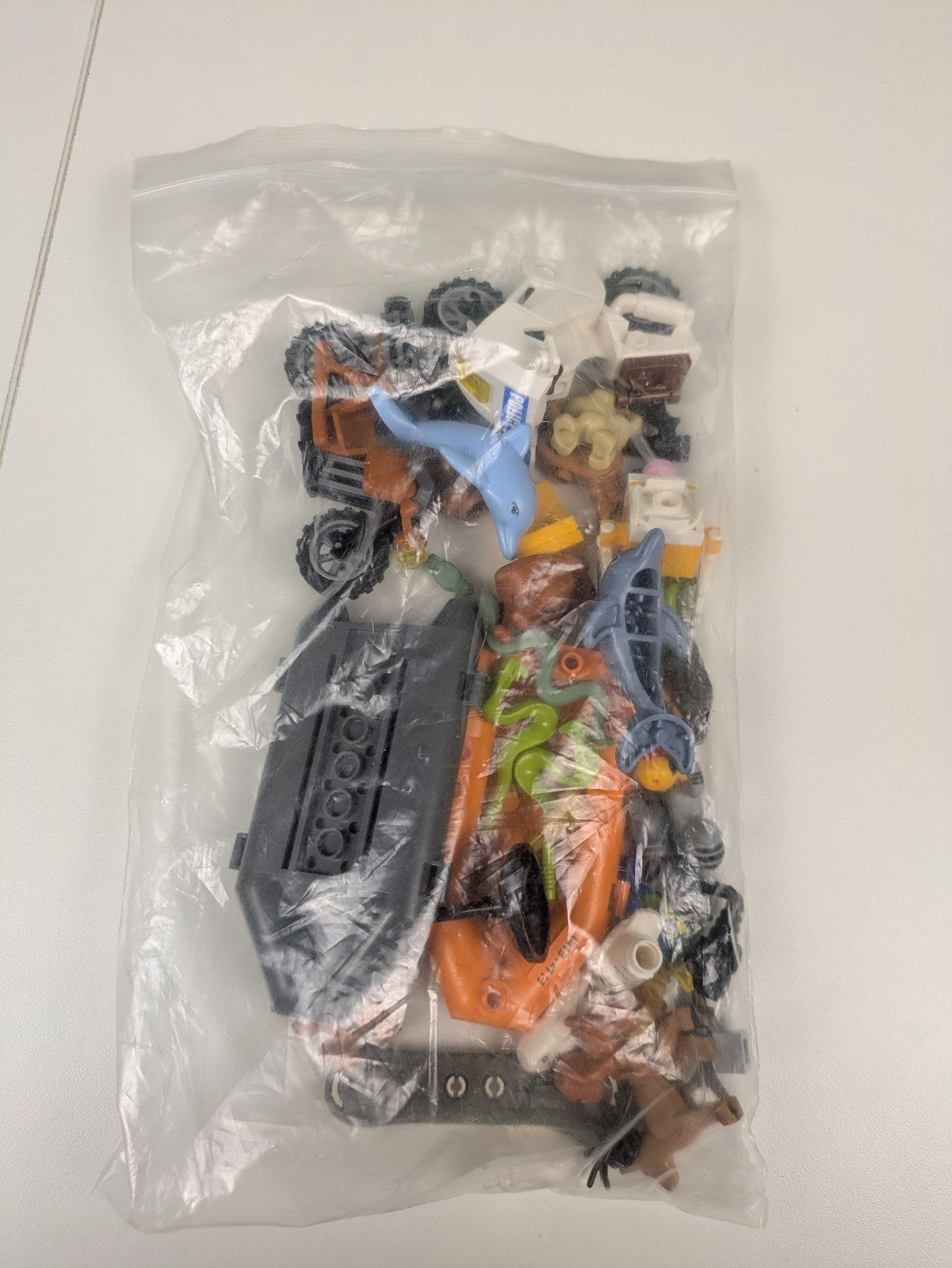 Lego Bundle Set: Random Assorted Authentic Minifigures/Animals/Parts/Pieces 2LB!