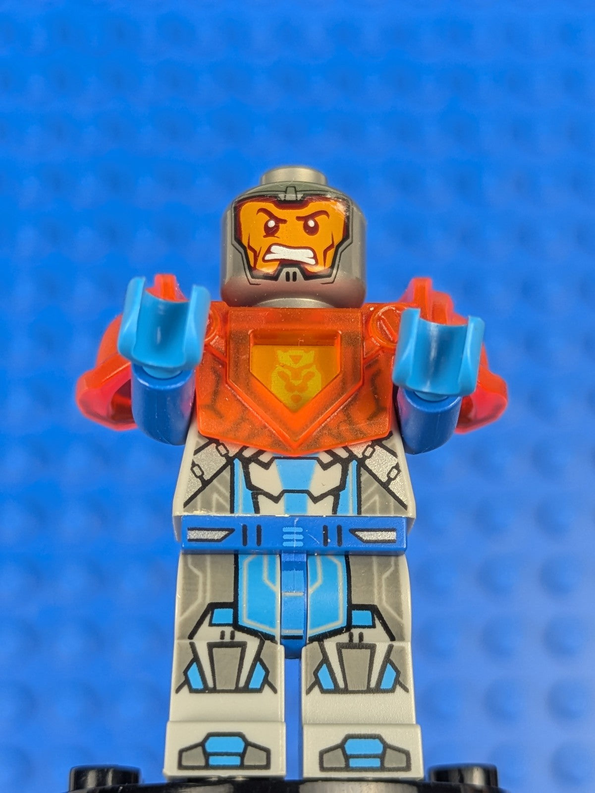 Lego NEXO KNIGHTS: Royal Soldier / King's Guard nex122 Set 70357