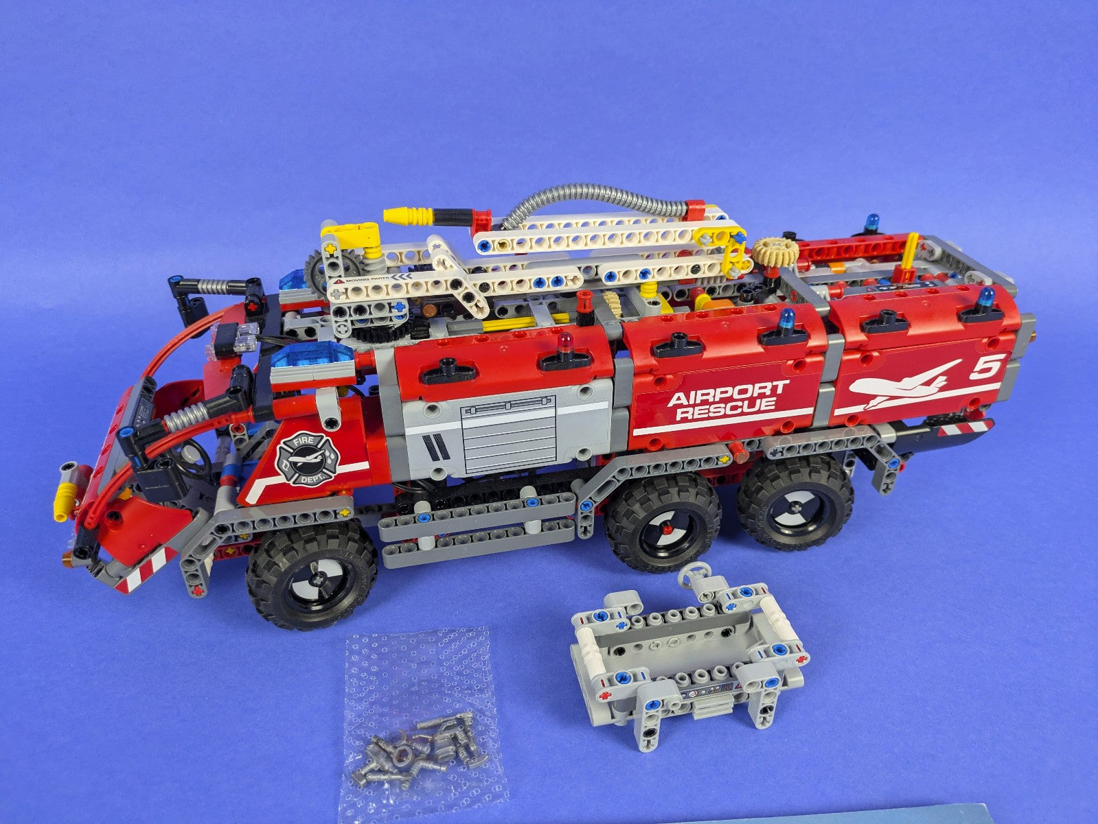 Lego Technic: Model: Fire: Airport Rescue Vehicle 42068
