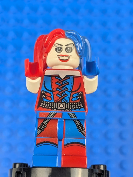 Lego Super Heroes: Batman II: Harley Quinn - Blue and Red Hands sh0260 Set 76053