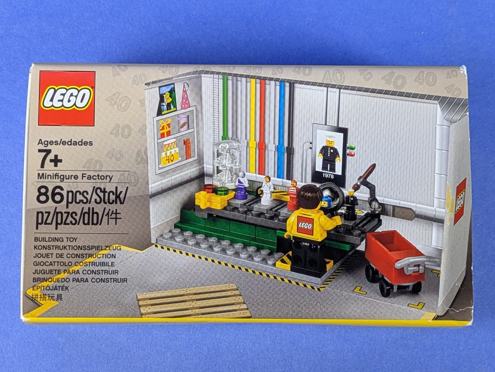 Lego LEGO Brand: LEGO Brand Store: Minifigure Factory Set 5005358 BRAND NEW
