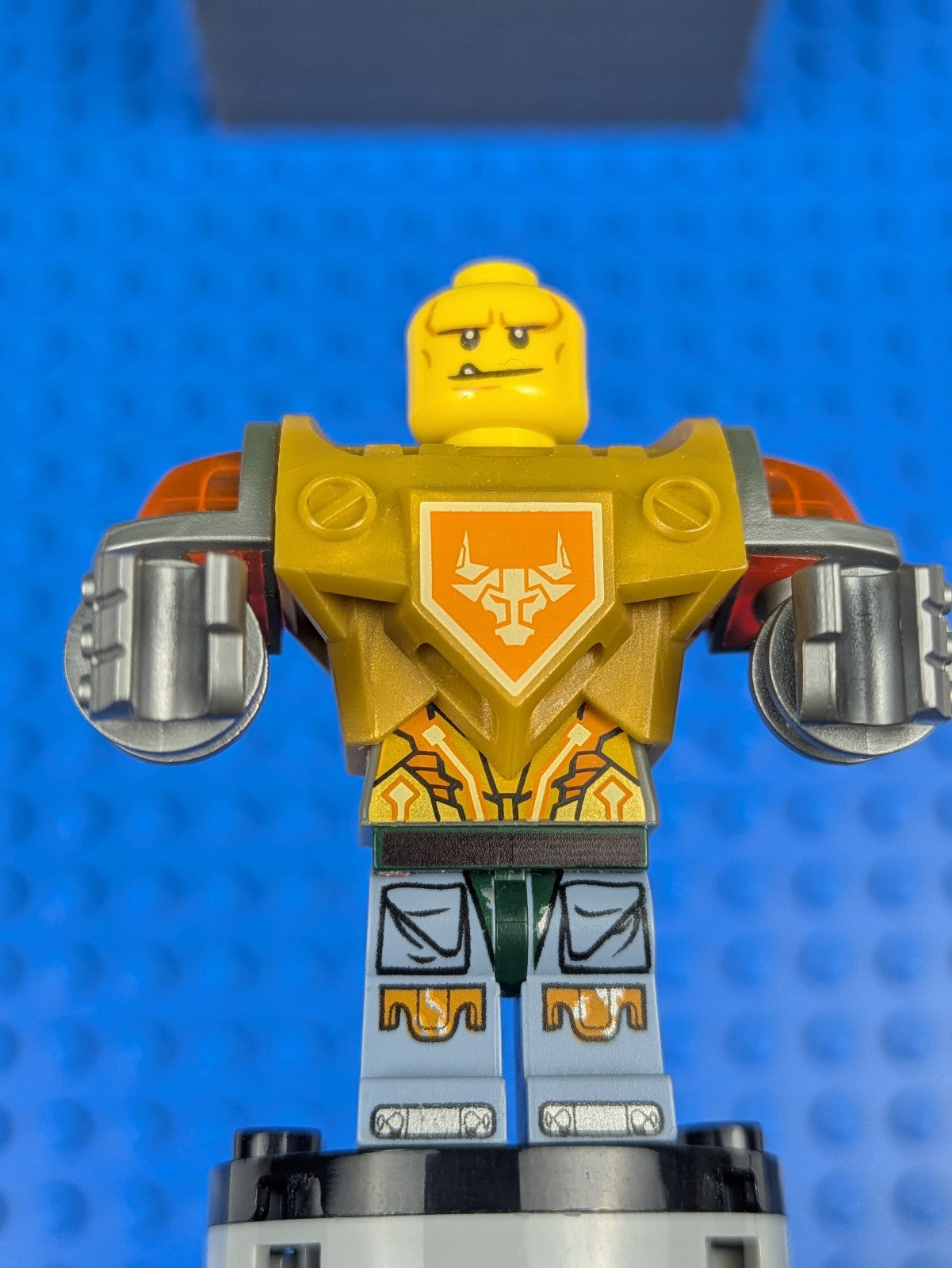 Lego NEXO KNIGHTS: Axl - Trans-Neon Orange Visor nex137 Set 72006